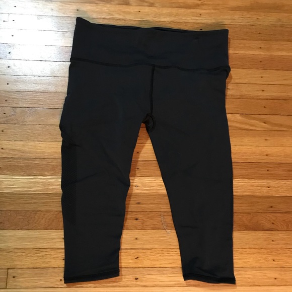 Lululemon Reveal Crop - Picture 3 of 7